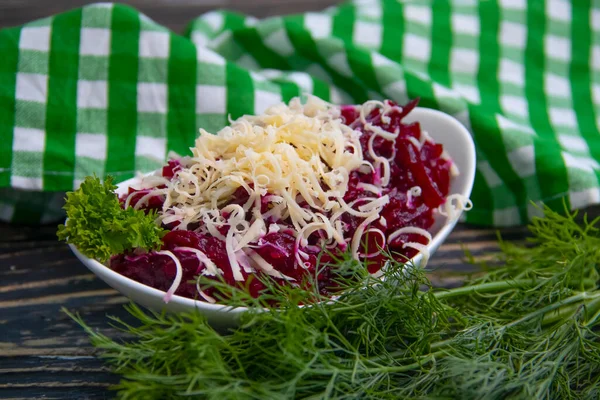 Ensalada Remolacha Queso Sobre Fondo Madera — Foto de Stock