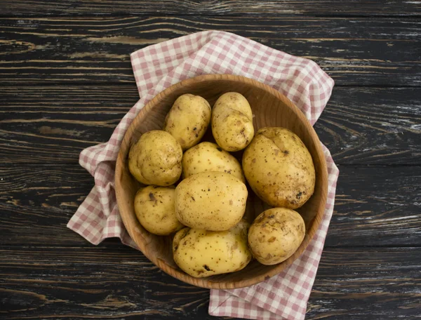 Patate Crude Fondo Legno — Foto Stock