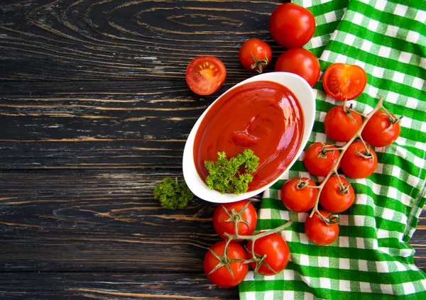 Ketchup Fresco Pomodoro Fondo Legno — Foto Stock