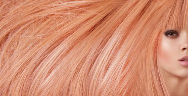 Kadın güzel boyalı saçlar, arka plan