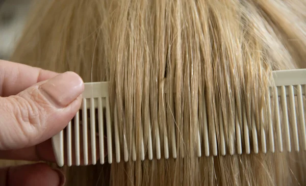 Female Hand Comb Beautiful Hair — Stock Photo, Image