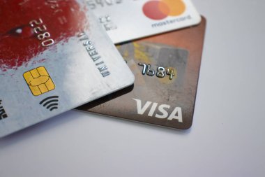 2 Eylül 2021, Ukrayna, Kiev City Plastik Mastercard ve Visa