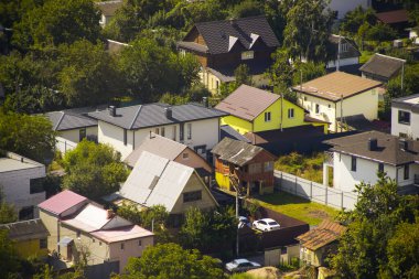 konut binaları, yeşillik manzarası