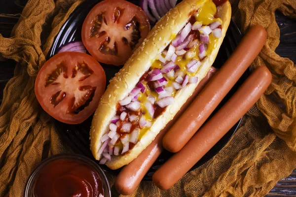 Hot Dog Dřevěném Pozadí — Stock fotografie