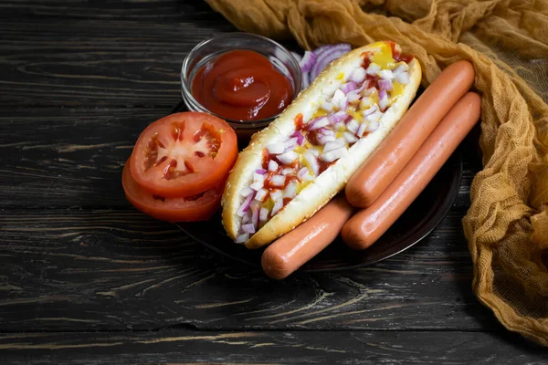 Hot Dog Sur Fond Bois — Photo