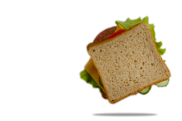 Сэндвич Сыром Помидорами Колбасой Белом Фоне — стоковое фото