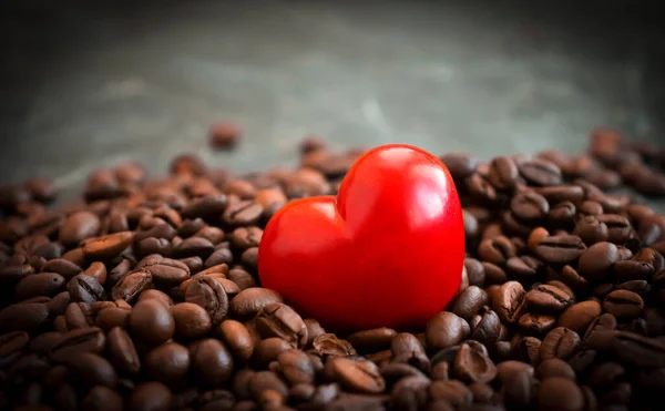 Koffieboon Hart Rode Achtergrond — Stockfoto