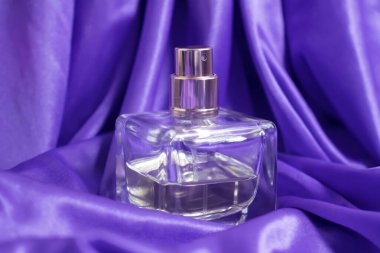şişe parfümü ipek kumaş, arka plan