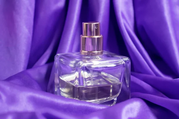 Botella Perfume Seda Tela Fondo — Foto de Stock