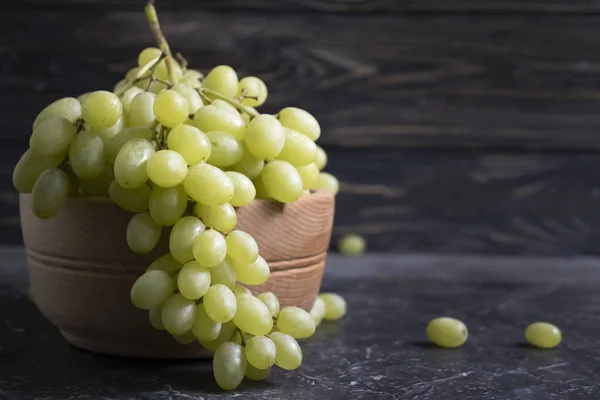 Uvas Frescas Sobre Fondo Madera — Foto de Stock