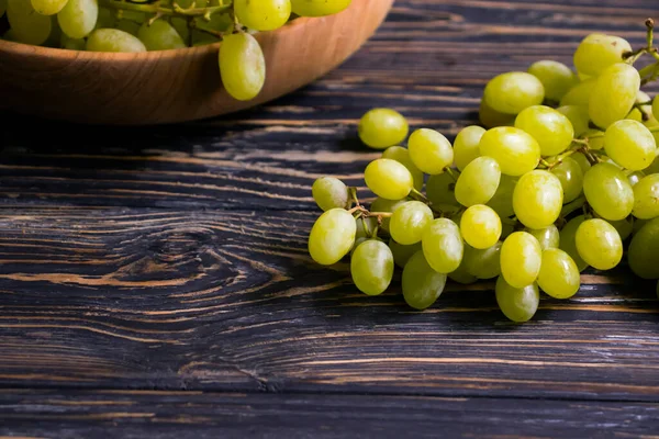 Uvas Frescas Sobre Fondo Madera — Foto de Stock