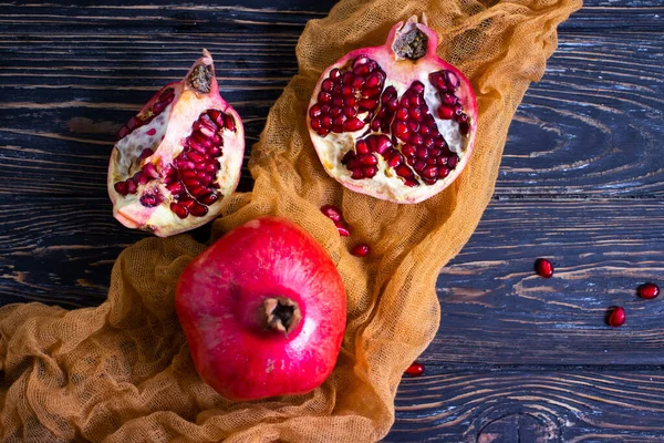 Frutta Melograno Sfondo Legno — Foto Stock