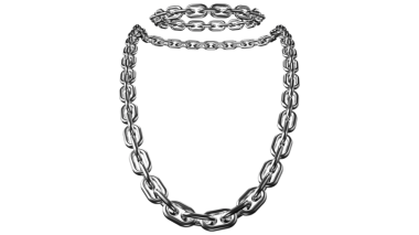 Modern moda belirleyicisi için parlak gümüş zincir kolye ve bilezik, özgüven ve keskin entelektüellik saçan cesur bir beyan.