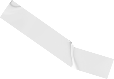 Kırışık beyaz yapışkan bant şeridi beyaz arka planda izole edildi