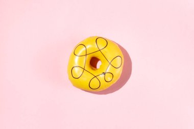 Renkli çörekler. Asgari konsept