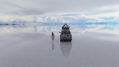 Bolivya 'daki Salar de Uyuni tuz düzlüklerinin nefes kesici manzarası dünyanın en büyük tuz düzlüğünün huzur verici güzelliğini yakalıyor..