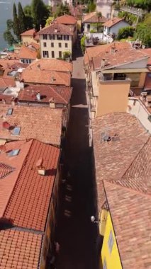 İtalyan Lakeside Kasabasının Hava Görüntüsü.