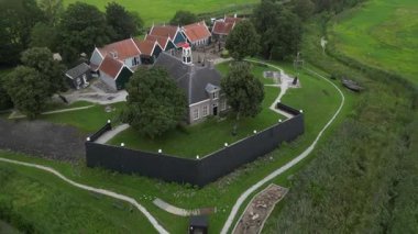 Hollanda 'nın eski Schokland adasının 4K insansız hava aracı görüntüsü