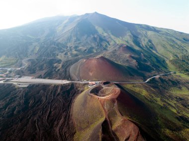 Sicilya 'daki Etna Dağı' ndaki Silvestri kraterlerinin hava görüntüsü.