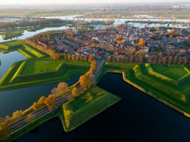 Hollanda 'nın en iyi korunmuş şehirlerinden biri olan Heusden' in yıldız şeklinde duvarları.