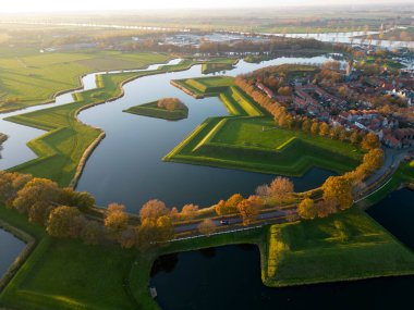 Hollanda 'nın en iyi korunmuş şehirlerinden biri olan Heusden' in yıldız şeklinde duvarları.