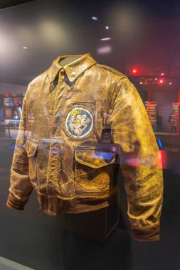 Dünya Savaşı 'ndan kalma tarihi savaş pilotu ceketi. İkinci Dünya Savaşı 'ndan kalma klasik askeri uçuş ceketi.. 