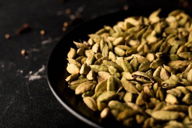 Kakule Zarafeti Koyu Tabakta