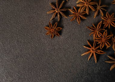 Boşluğu Kopyala ile Karanlık Dokulu Arkaplanda Yıldız Anisi