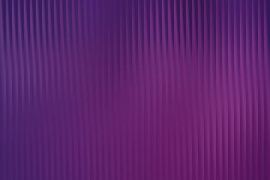 Mor ve pembe renklerin karışımından oluşan büyüleyici soyut bir görüntü. Dikey çizgili dokular dijital ve yazdırma tasarımları için dinamik ve modern bir zemin oluşturur.