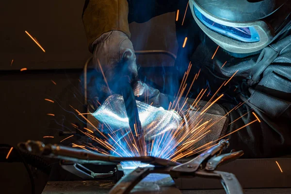 Svetsare Hantverkare Uppförandet Tekniskt Stål Industriell Stålsvetsare Fabriksteknisk Svetsning Stänk — Stockfoto