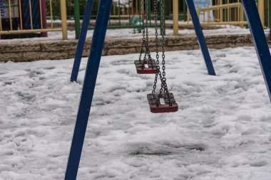 18 Şubat 2021 'de Kudüs, İsrail' de şiddetli kar yağışı sonrasında sokakta kar yağdı.