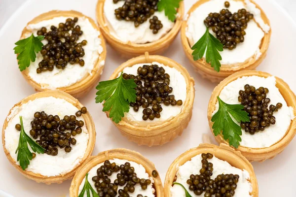 Caviar Negro Tartaletas Sobre Fondo Claro Concepto Comida Saludable Copiar — Foto de Stock