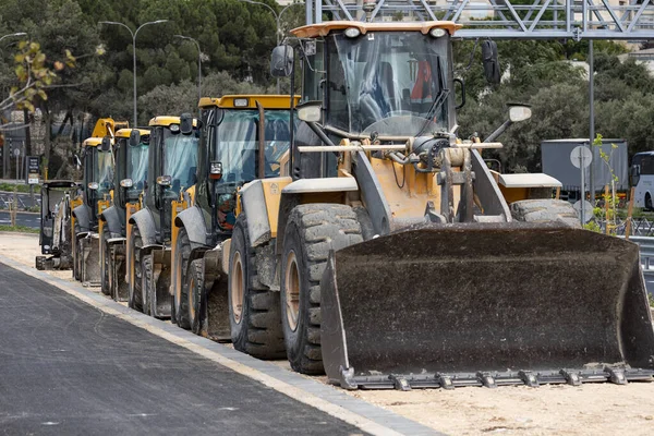 Tratores Tratores Fila Construção Pesada Bulldozer Com Rodas Perto — Fotografia de Stock