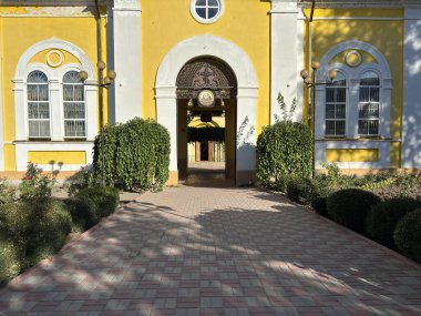 Güney Moldova 'daki Gagauzia' nın başkenti Comrat 'taki Ortodoks katedraline giriş