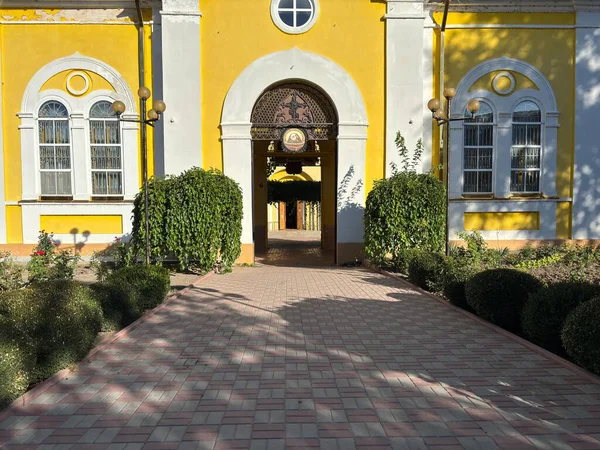 Güney Moldova 'daki Gagauzia' nın başkenti Comrat 'taki Ortodoks katedraline giriş