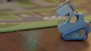 buldozer oyuncak Noel ağacının altında