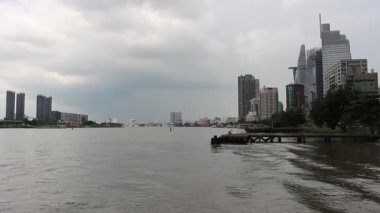 Ho Chi Minh Şehri, Viet Nam - 11 Temmuz 2025 - Ba Son Köprüsü - Saigon nehir manzarası