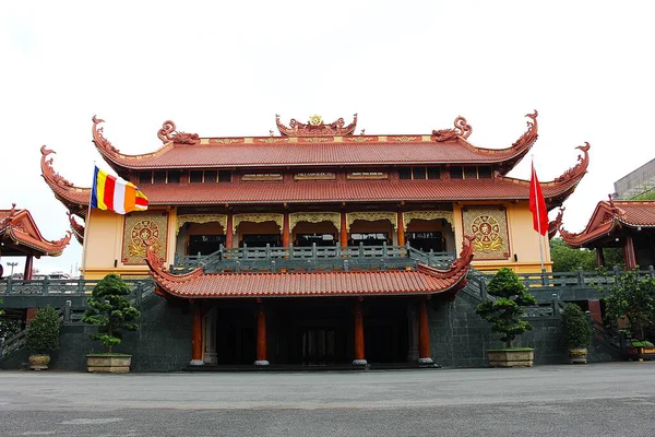 Vietnam Ulusal Pagoda (Viet Nam Quoc Tu) fotoğrafı Ho Chi Minh City, Viet Nam, 27 Haziran 2025: Vietnam Ulusal Pagoda antik güzellik mimarisi Saigon birçok ünlü pagoda biridir.