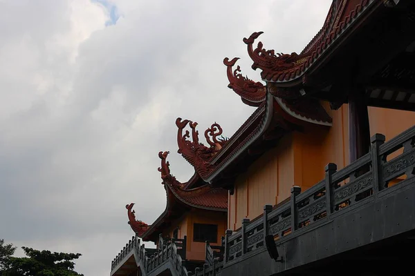 Vietnam Ulusal Pagoda (Viet Nam Quoc Tu) fotoğrafı Ho Chi Minh City, Viet Nam, 27 Haziran 2025: Vietnam Ulusal Pagoda antik güzellik mimarisi Saigon birçok ünlü pagoda biridir.