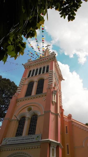 Ho Chi Minh City, Vietnam 'daki Cho Quan Kilisesi (Nha tho Cho Quan) fotoğrafı: Ho Chi Minh şehrinin Gotik mimari tarzına sahip en eski kiliselerinden birinin güzelliği.