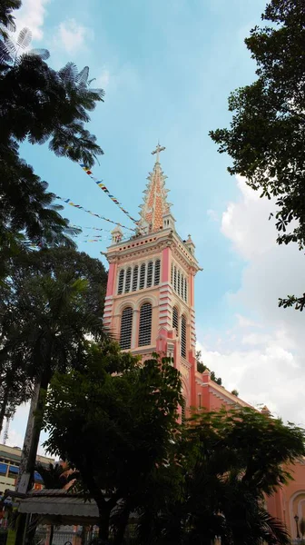Ho Chi Minh City, Vietnam 'daki Cho Quan Kilisesi (Nha tho Cho Quan) fotoğrafı: Ho Chi Minh şehrinin Gotik mimari tarzına sahip en eski kiliselerinden birinin güzelliği.