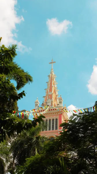 Ho Chi Minh City, Vietnam 'daki Cho Quan Kilisesi (Nha tho Cho Quan) fotoğrafı: Ho Chi Minh şehrinin Gotik mimari tarzına sahip en eski kiliselerinden birinin güzelliği.