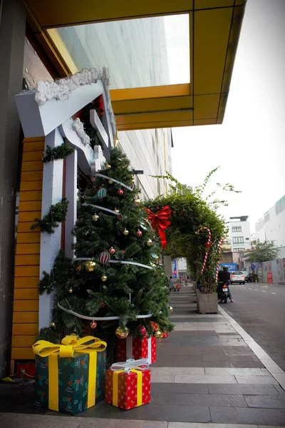 Van Hanh Alışveriş Merkezi 'nin 13 Kasım 2025' te Ho Chi Minh City 'de Noel süslemeleri bulunan fotoğrafı: Van Hanh Alışveriş Merkezi' nin güzel dekoratif Noel modelleri ve süslemeleri