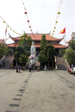 Vinh Nghiem Pagoda 'nın fotoğrafı Ho Chi Minh City, Vietnam' da 23 Kasım 2025: Saigon 'un en eski pagoda' larından Vinh Nghiem pagoda 'daki yumuşak yüzlü Guanyin Muazzam