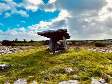 Burren Ulusal Parkı, 05.10.2025, İrlanda, Poulnabrone dolmen, Burren Ulusal Parkı, County Clare