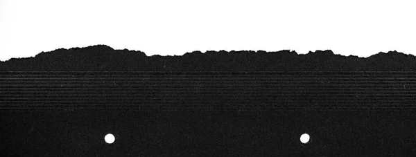 Yırtık Siyah Kağıt Yatay Çizgiler ve Beyaz Arkaplanda Yumruk Delikleri