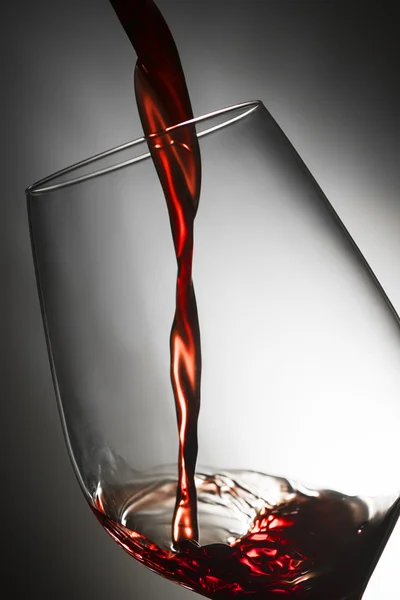 Pour red wine — Stock Photo, Image