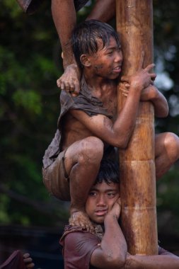 Endonezya 'nın bağımsızlık gününde geleneksel oyun