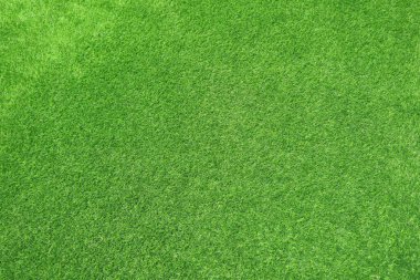Canlı yeşil yapay çim dokusu, spor veya çimenlik için sentetik çimen arka planı.