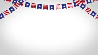 Kırmızı çizgili ve beyaz yıldızlı vatansever Amerikan dekoratif bayrağı mavi arka planda beyaz bir zeminde asılı..